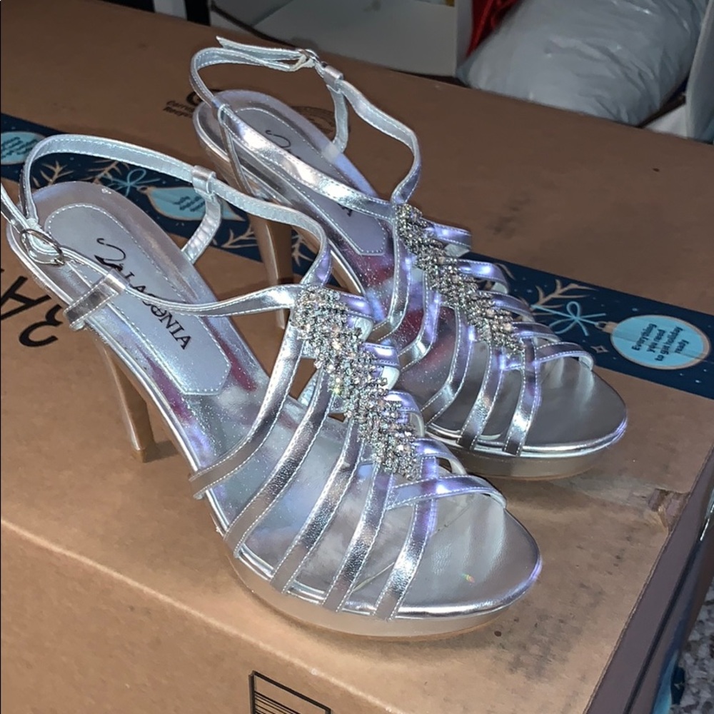 Silver heel - Picture 2 of 4